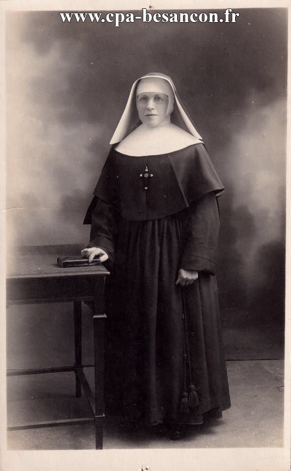 BESANÇON - Portrait d une religieuse